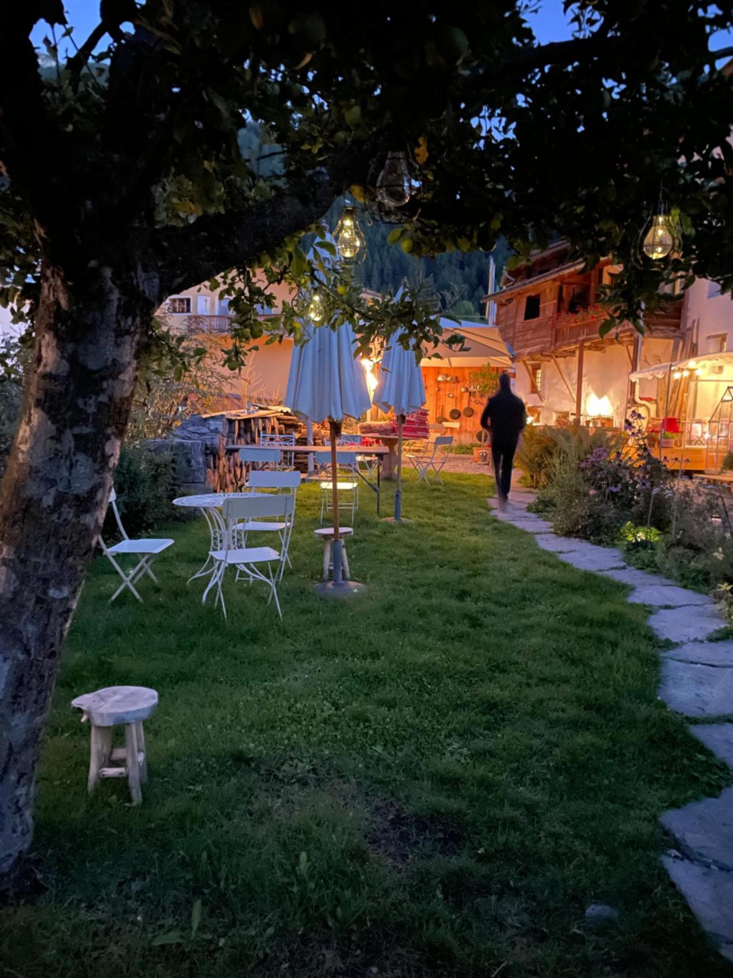 Chasa Jaro Bed & Breakfast Santa Maria Val Muestair ภายนอก รูปภาพ